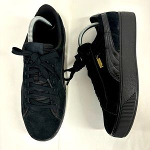 Puma Vikky Triple Black Patent & Suede platform sneakers Women’s size 9.5